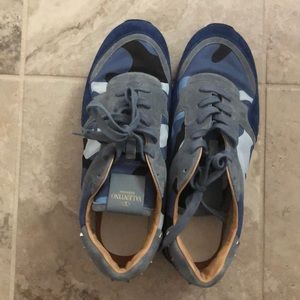 Suede Valentino Sneaker
